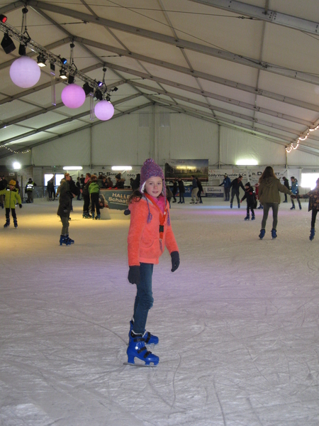 41) Jana aan het schaatsen