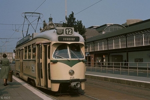 1108 van tramlijn 12 staat hier voor het station en heeft als bes