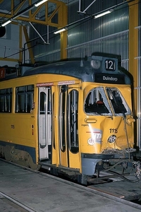 In remise Lijsterbesstraat staat de gehavende PCC 1115. 01-01-199