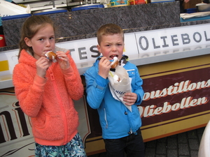 24) Oliebollen smullen