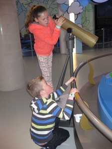 119) Jana met de telescoop