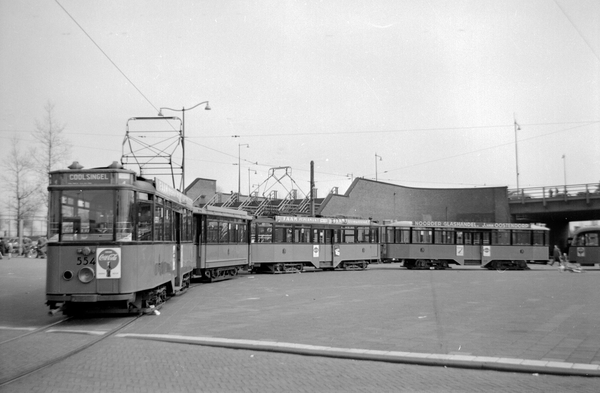 Keerlus bij het Feyenoordstadion,  25 april 1956.