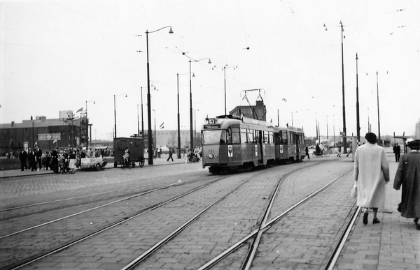 121, lijn 4, Weena, 30-4-1955 (E.J. Bouwman)