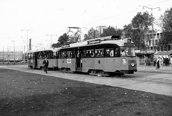 125, lijn 16, Kruisplein, 25-9-1965 (H. van Meel)