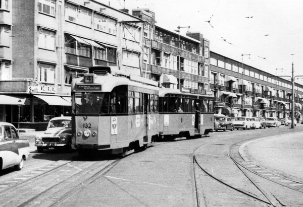 132, lijn 4, Rotterdamsedijk Schiedam, 10-5-1964 (N. Smit)