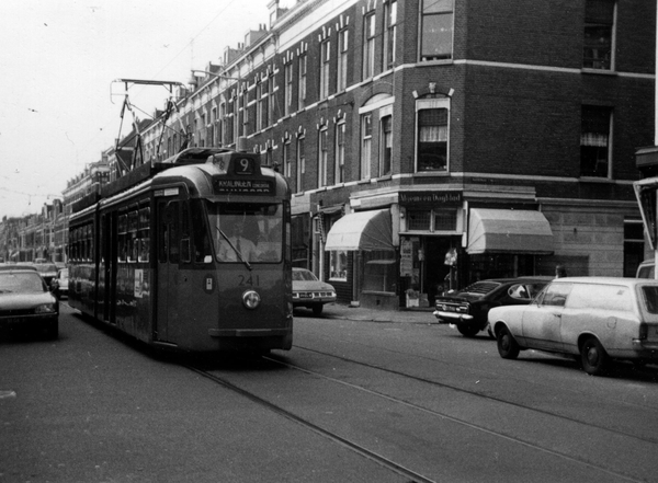 241, lijn 9, Zaagmolenstraat, 3-9-1975 (T. van Eijsden)