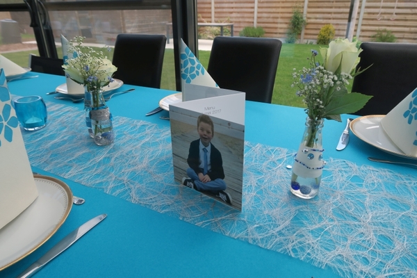 13) Mooi gedekte feesttafel met foto Ruben