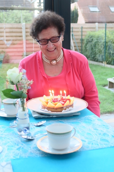 46) Felicitaties - taart bij 87ste verjaard. overgrootmoe