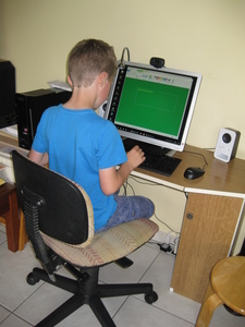 15) Ruben werkt in Paint op de computer