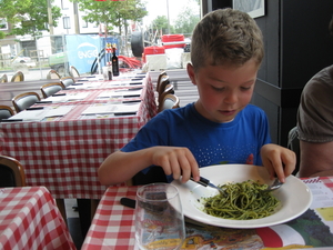 27) Ruben eet smakelijk