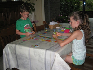 143) Domino spelen met Delhaizekaarten