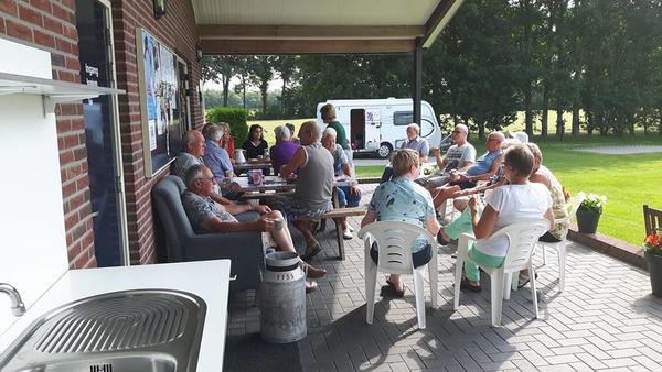 Samen koffie drinken.