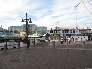 Zicht op Victoria Wharf