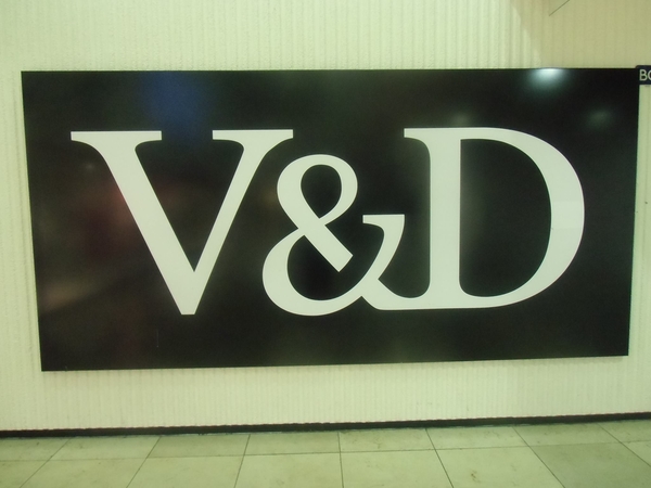 V & D