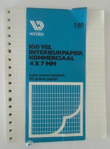 Een pakje ringbandinterieur van het V&D-merk Vendex,