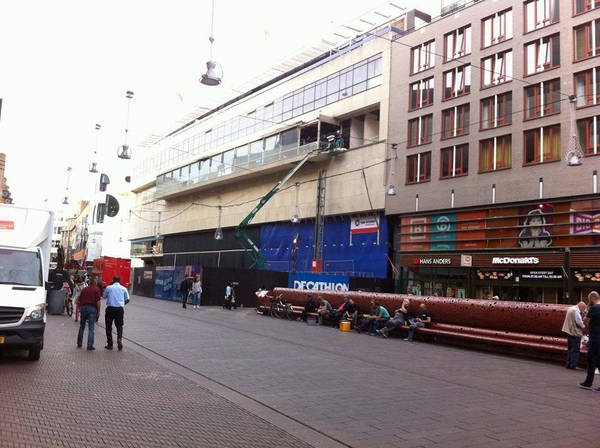 Op 26-9 begonnen met ontmanteling van het Aquarium aan de gevel. 