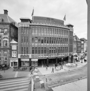 V&D aan de Schapenmarkt 4-6 te 's-Hertogenbosch; oktober 1996.