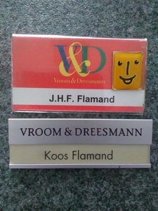 2 oude naambordjes, wie van jullie heeft deze ook gedragen uit di