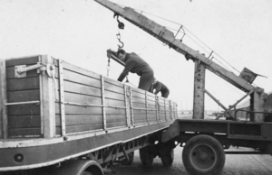 Nijdam, lossen in Amsterdam Appie Hoving  1955