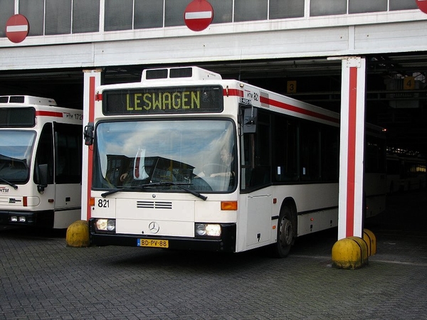 821 werkplaats van HTM-Wagenparkservice en wagenmakerij een kijkj