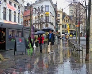two in the rain Groenplaats Antwerpen
