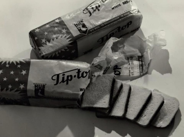 1950 Tip-Top brood van bakkerij Hus.