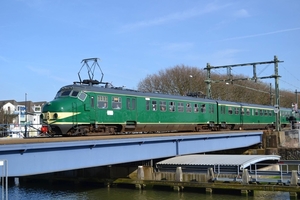 Mat 54 766 op de brug. Maassluis 26-03-2017