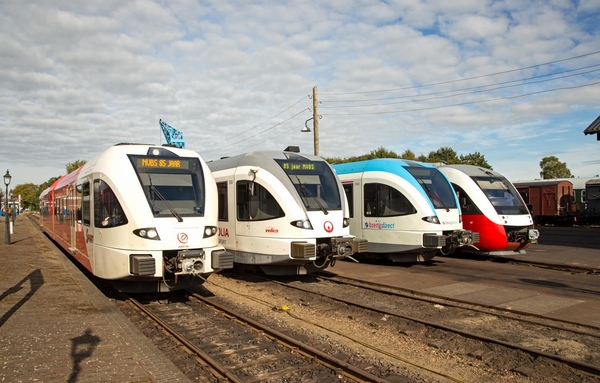 Arriva 257, Veolia 358, Breng 5048 en Syntus LINT 40 Beekbergen