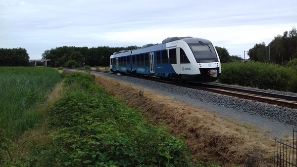 Arriva Vechtdallijnen Lint 33 verlaat Marienberg. 10-07-2019.