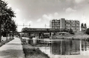 Leidschendam ca 1955 - de Vliet bij de spoorbrug