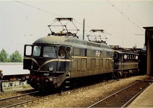 1007 met een onbekende 1100 en een andere 1000, station Eindhoven