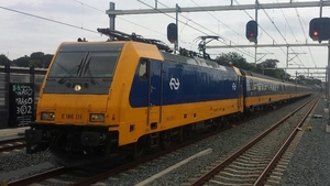 186 111 met IC Brussel aan de haak bij doorkomst Arnhem
