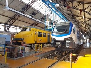 Herindienststelling Mat'64 oudste en nieuwste NSR stoptrein