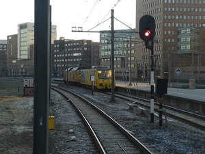 Spoor 5 een meettrein met nog een ander soort meettrein