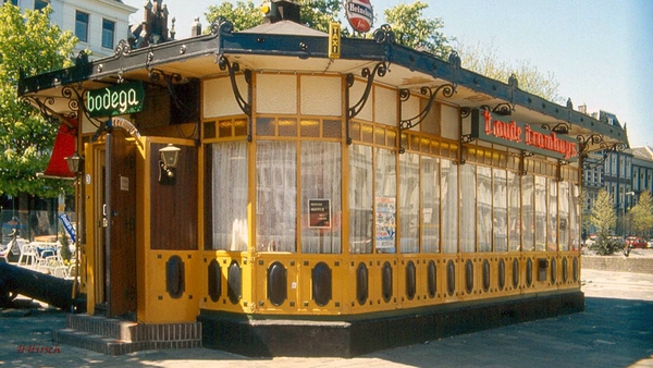 1074-06 't Oude Tramhuys op het Hermesplantsoen