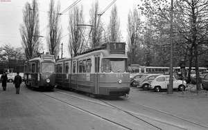 GVB 527+962 op lijn 16, 575 op lijn 1, Stadionstraat, 6-11-1966