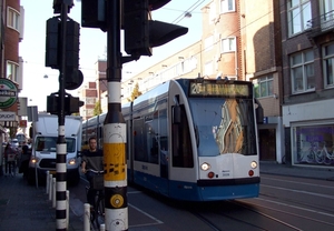 GVB 2028 als lijn 20 in de Jan Evertsenstraat bij de Krommert