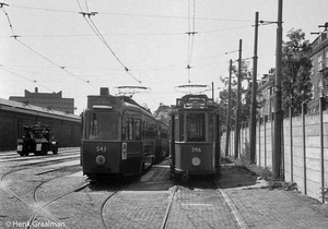 Langs de muur van de 'openlucht' remise Havenstraat