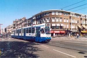 Lijn 14 met de 795 tijdelijk op de route via de Middenweg