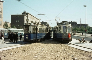 Tram van lijn 13 (motorwagen 419 en gelede wagen 637).