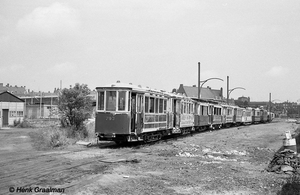 Museum tram achter het Haarlemmermeer station. 1975