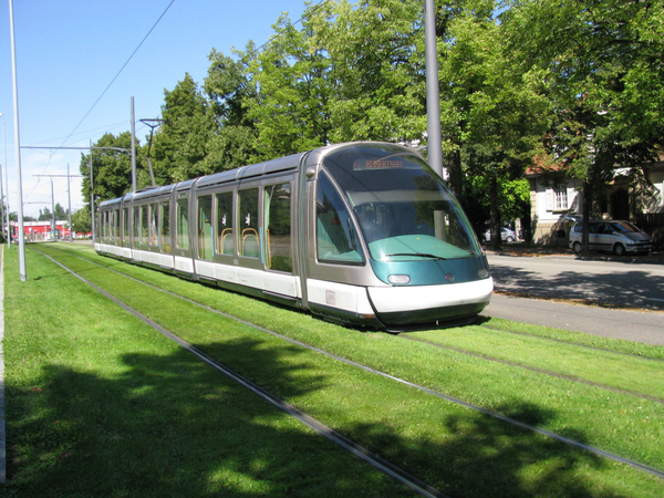 CTS_1033_(E)_Avenue_Schutzenberger_Strasbourg20090729