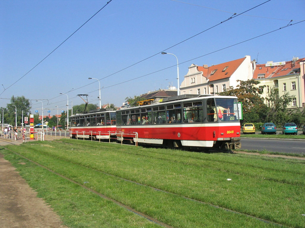 DPP_8648_8647_(20)_Hradcanska_Praha20050718