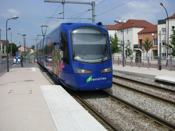 SNCF_15_(T4)_Lycee_Henri_Sellier_Paris20100615