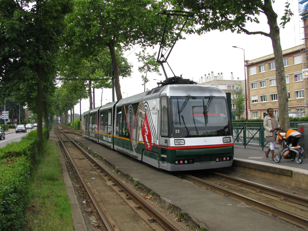 Transpole_23_Marcq_en_Baroeul_Avenue_de_la_Marne_Lille20100614