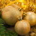 bilder-goldfarbige-weihnachtskugeln-und-weihnachtsgirlanden-hd-we