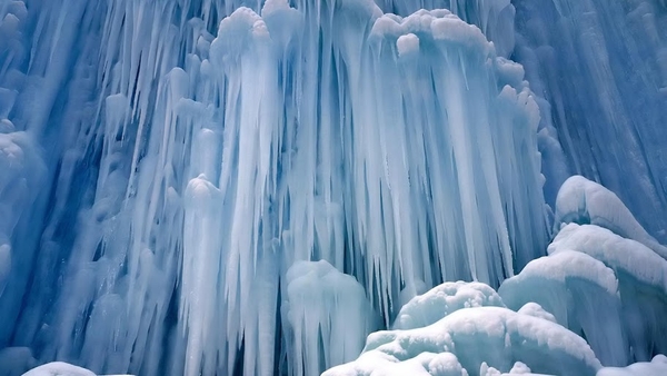 Ice_Castle_Waterfall_laptops_backgrounds