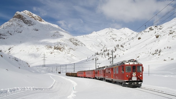 hd-wallpaper-with-red-train-in-mountains-with-snow-winter