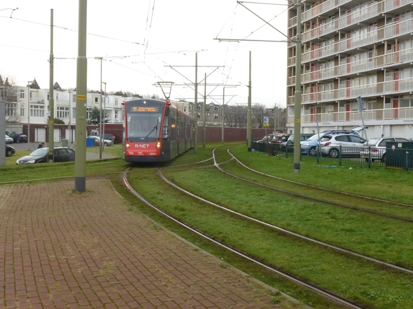 5014 op lijn 11  bij Lindoduin, gezien vanaf Duinstraat.