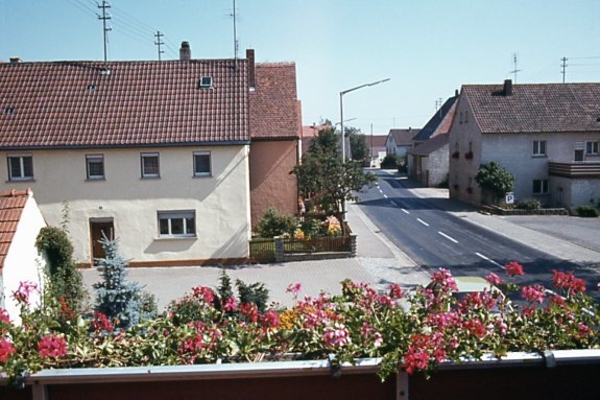 Zicht vanaf het balkon, voor zijde